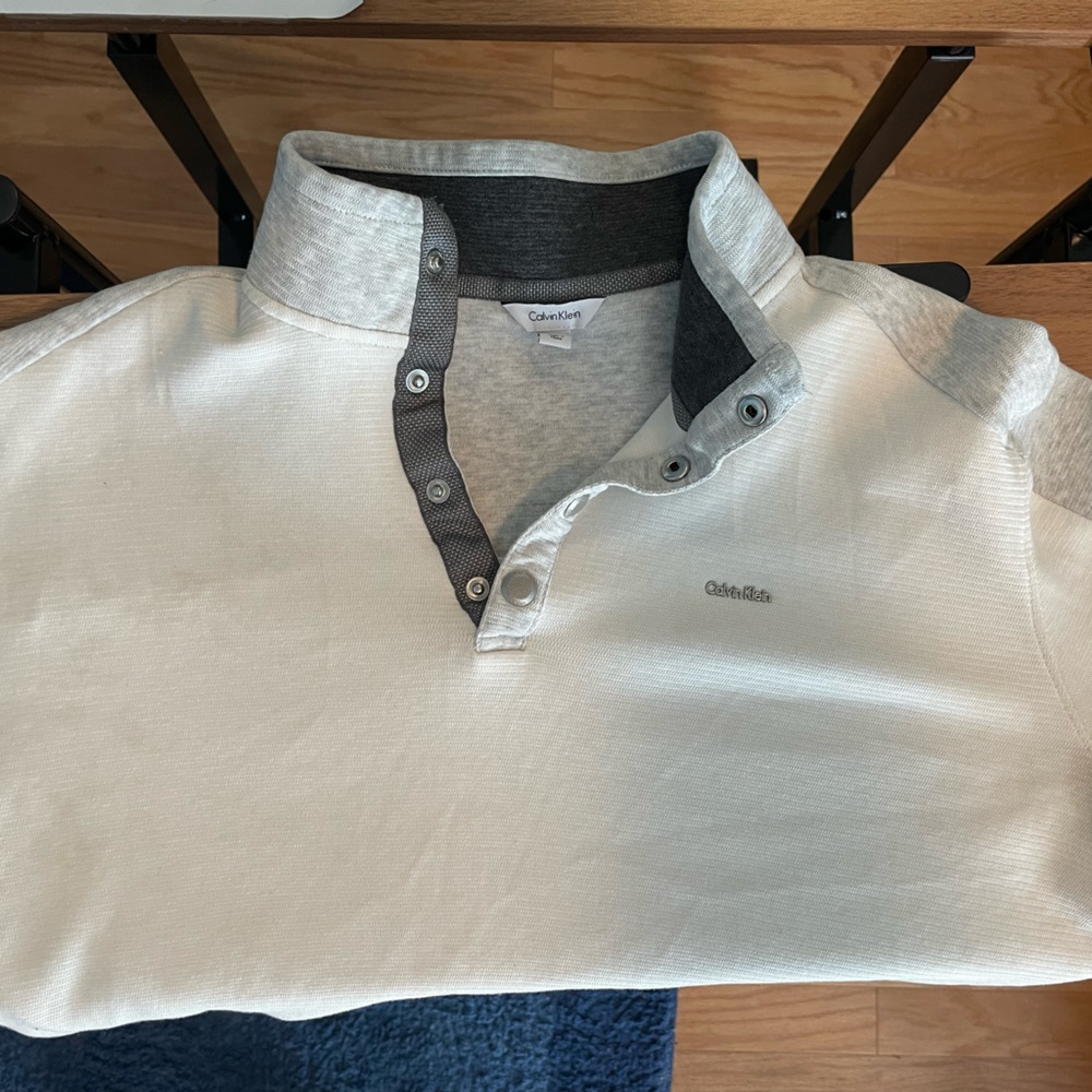 Calvin Klein Pull-Over Sweater